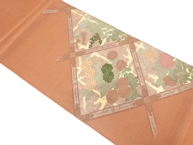 格天井に菊・牡丹模様織り出し袋帯